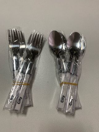 Set di 4 forchette e 4 cucchiaini da dessert