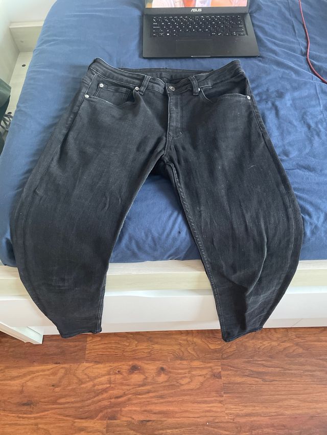 Pantalón vaquero negro