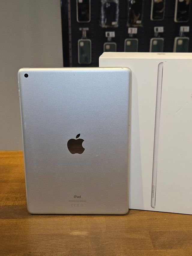 IPAD 8TH 32GB WIFI 10.2" 2020 PLATA