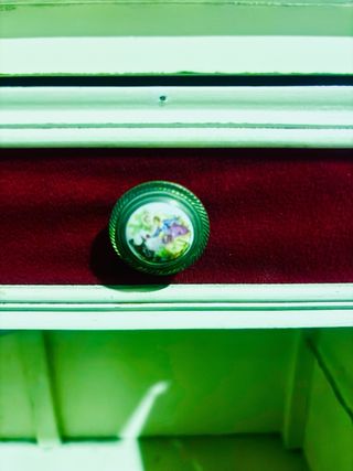 Mueble recibidor antiguo madera con pomo porcelana