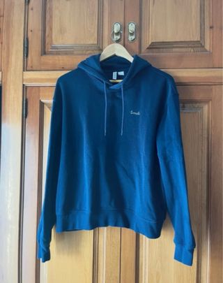 Sudadera azul con capucha