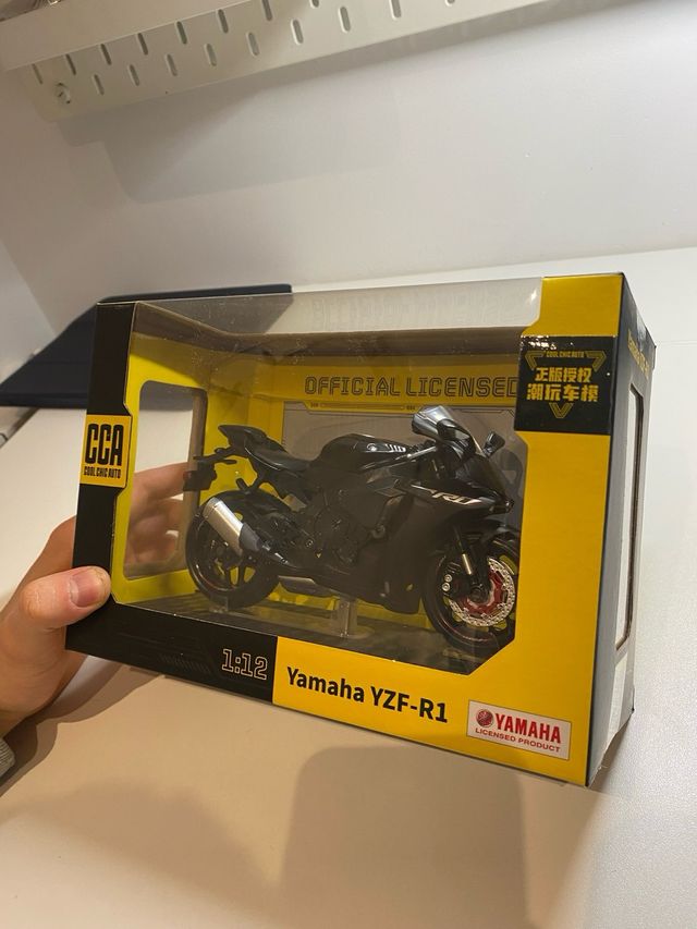 Miniatura Moto Yamaha YZF-R1 1:12