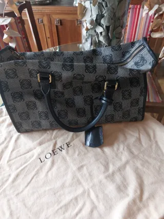 Amazona Loewe  clasico Negro y Gris