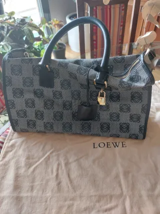 Amazona Loewe  clasico Negro y Gris