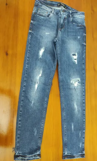 Pantalón vaquero desgastado azul