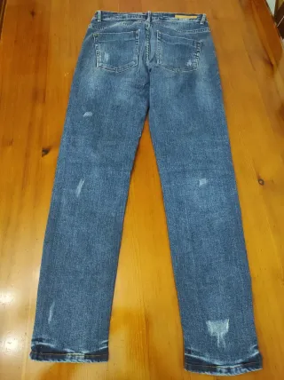 Pantalón vaquero desgastado azul