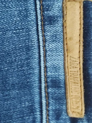 Pantalón vaquero desgastado azul