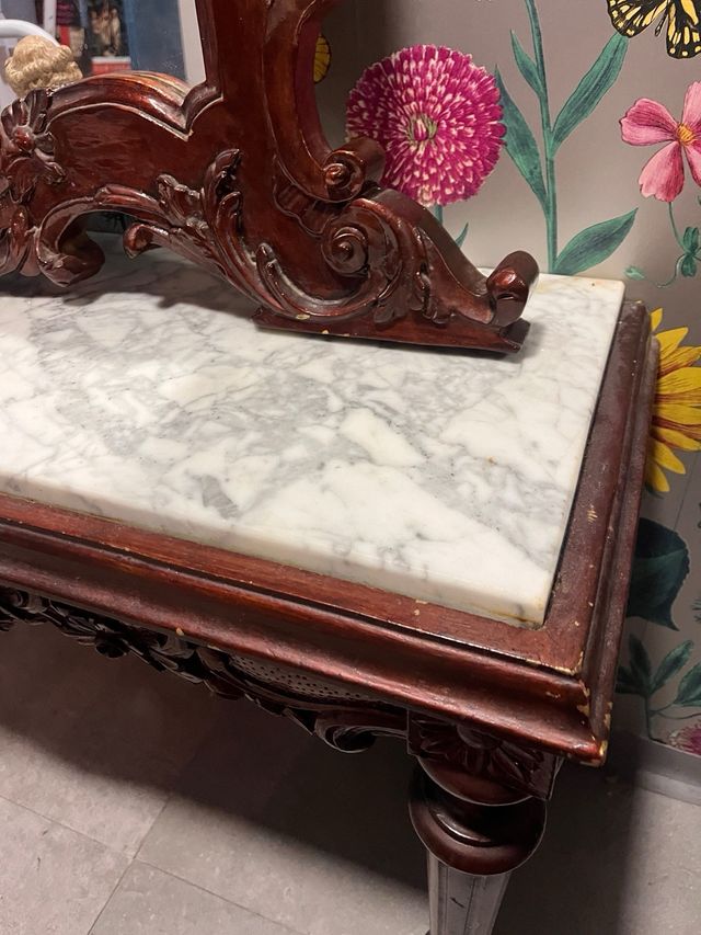 Espejo con repisa de mármol