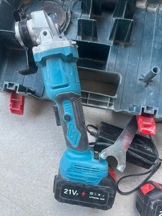 Amoladora a batería con cargador y baterías de 21