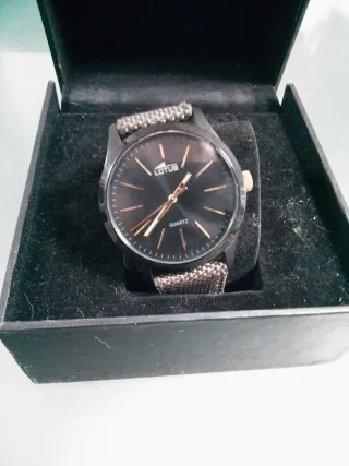 Reloj Lotus Negro y Dorado Hombre