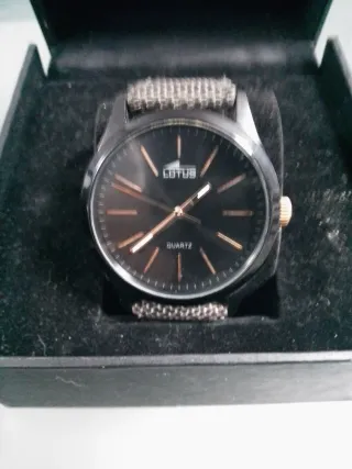 Reloj Lotus Negro y Dorado Hombre