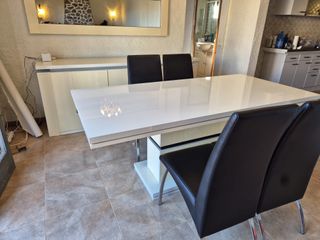 Mesa comedor y 4 sillas