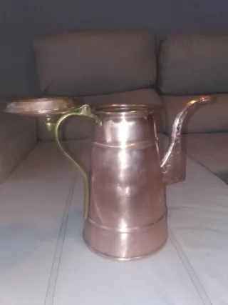 Aceitera de cobre antigua