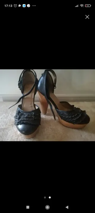 Zapatos de tacón de madera negros