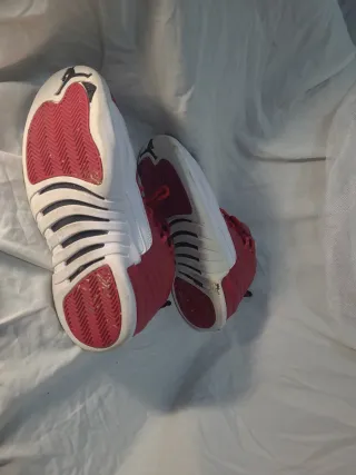 Botas Jordan Rojas y Blancas