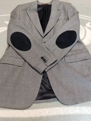 Americana Carolina Herrera gris con coderas