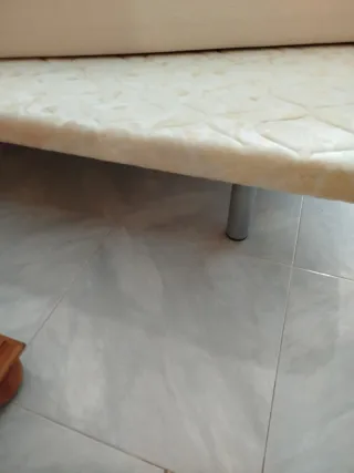 Base Tapizada con patas