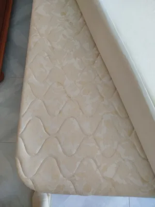 Base Tapizada con patas