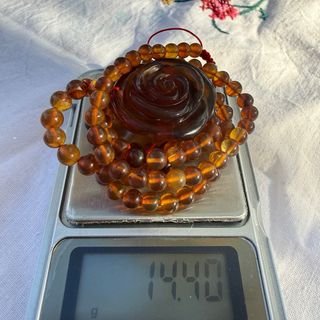 Collar de ámbar con colgante de rosa