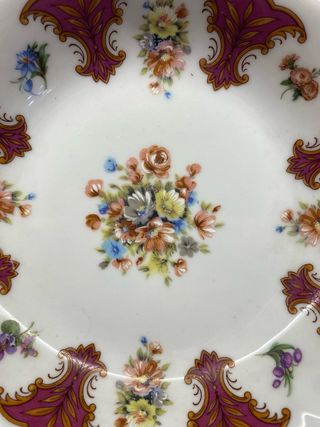 Piattino con teiera in porcellana