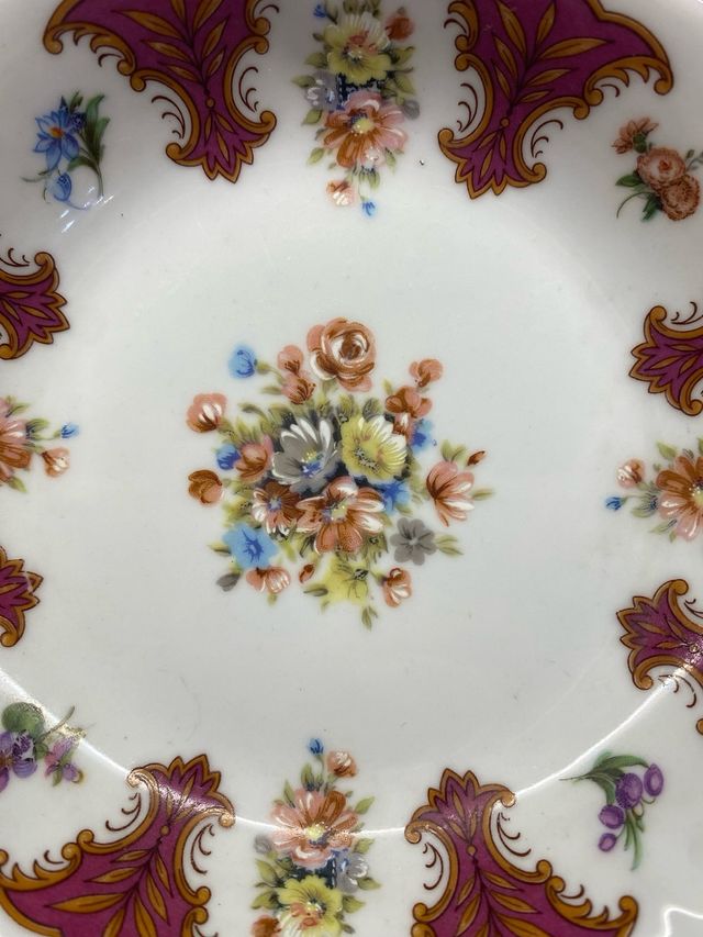 Piattino con teiera in porcellana