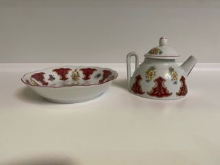 Piattino con teiera in porcellana