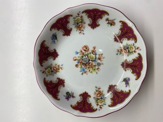 Piattino con teiera in porcellana