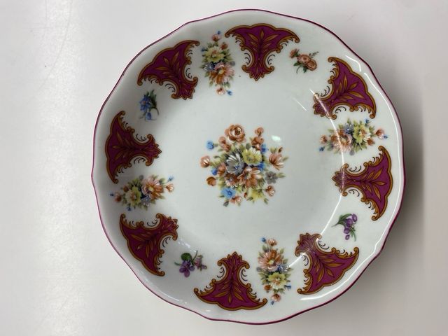 Piattino con teiera in porcellana