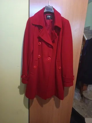 Abrigo rojo talla L