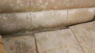 Sofá tapizado floral