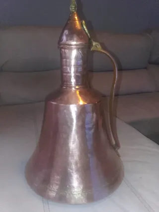 Aceitera antigua de cobre