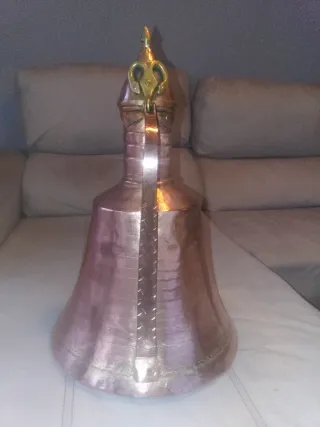 Aceitera antigua de cobre