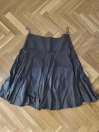 Falda gris plisada