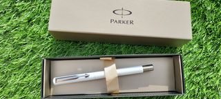 Caneta Parker Nova Vermelha e Prata