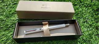 Caneta Parker Nova Vermelha e Prata