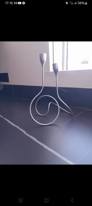 Candelabro de metal plateado