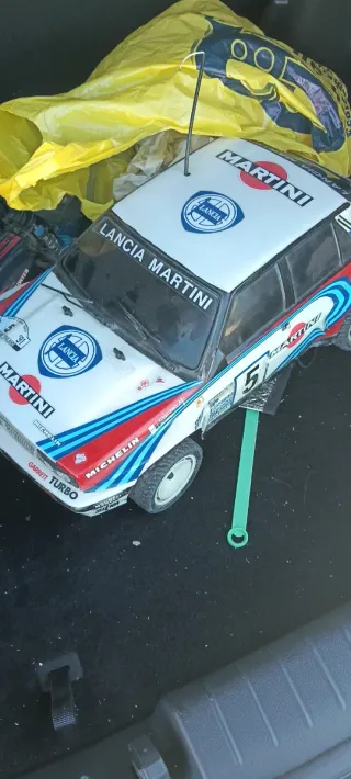 2 coches RC nitro , un kyosho y otro thunder Tiger