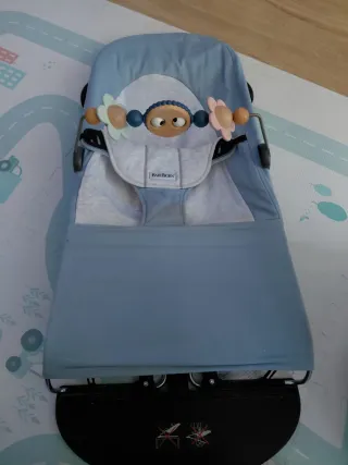 Hamaca Babybjörn + funda impermeable + juguete