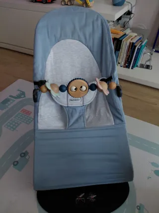 Hamaca Babybjörn + funda impermeable + juguete