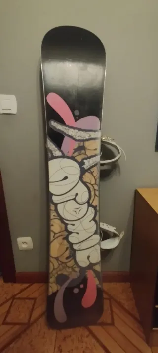 Tabla Snowboard Atomic con Fijaciones