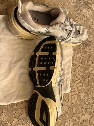Nike V2K Run unisex trainers white/silver