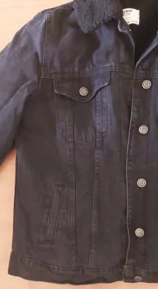 Chaqueta vaquera negra con borrego