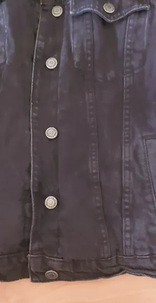 Chaqueta vaquera negra con borrego