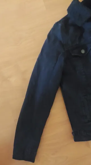 Chaqueta vaquera negra con borrego