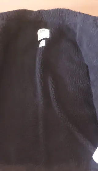 Chaqueta vaquera negra con borrego