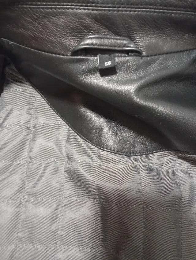 Chaquetón de piel negro