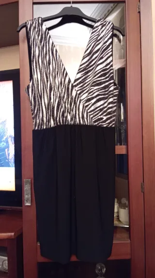 Vestido sin manga estampado cebra, con brigie