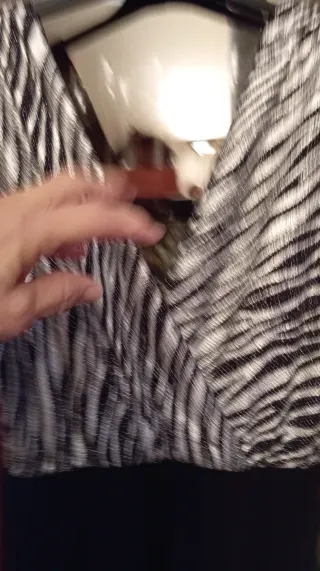 Vestido sin manga estampado cebra, con brigie