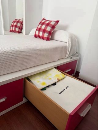 Cama y colchón de 90cm con somier con cajones