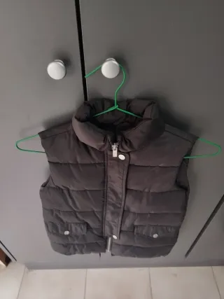 Chaqueta sin mangas NIÑA Zara, Talla 5-6 (NO XS)